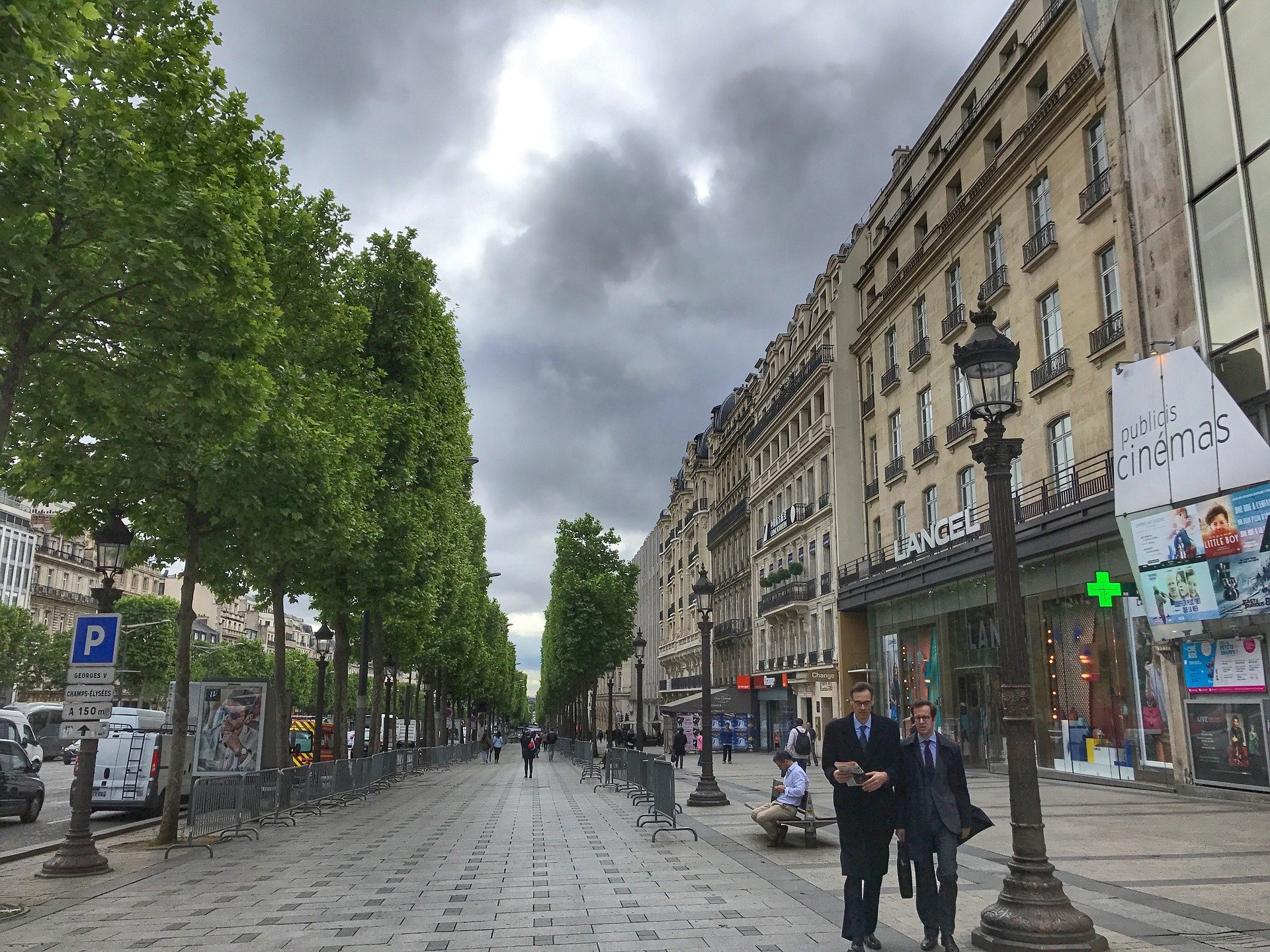 Paris-avenue-dernière minute