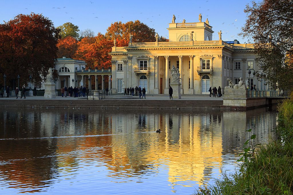 l'avenue Ujazd,: palais et le splendide jardin Lazienki.